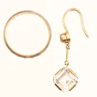 Ring, diamanter 6 x ca 0,01ct, stl 15¼, udda örhänge, stenar, längd ca 30mm, 18K Vikt: 4,7 g