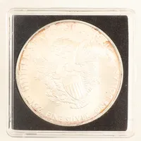 Mynt, Ø40mm, One Dollar, Liberty, In God We Trust, 1 oz Fine Silver, United States Of America 2010, plastetui, 999/1000 silver Vikt: 31,3 g