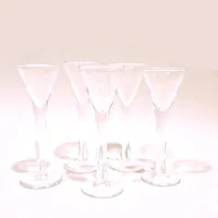 Fem snapsglas, Antik , Rejmyre glasbruk, Ø5-5,5cm, olika längd ca 14,5-15cm.
