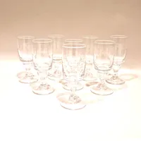 Åtta vinglas, Antik , Rejmyre glasbruk, Ø6-6,5cm, olika längd ca 16-16,5cm.
