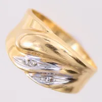 Ring med diamant 1xca 0,01ct 8/8-slipning, vitguldsinfattning, stl 19, bredd 4,1-10,8mm, 18K Vikt: 3,1 g