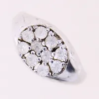 Ring med vita stenar, stl 17¾, bredd 2,8-10,1mm, silver 925/1000 Vikt: 3,1 g