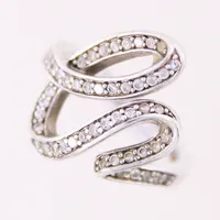 Ring med vita stenar, stl 17½, bredd: 2,3mm-21,4mm, repor, silver 925/1000 Vikt: 5,8 g