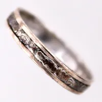Ring, stl 16½, bredd: 3,2mm, repig, silver 835/1000 Vikt: 1,4 g