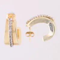 Ett par örhängen med diamanter 12xca0,01ct vardera, Ø17x8,7mm, smärre slitage, 14K  Vikt: 2,4 g