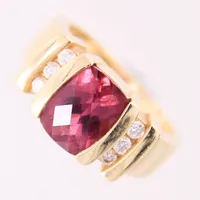 Ring med röd sten och diamanter 6xca0,02ct, stl: 16½, bredd: 9-2,6mm, 14K  Vikt: 6,6 g
