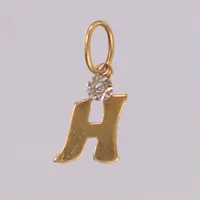 Hänge bokstaven H med diamant 1xca0,005ct 8/8 slipning, längd: 14,3mm, bredd: 6mm, sten något lös i fattning, 18K  Vikt: 0,3 g