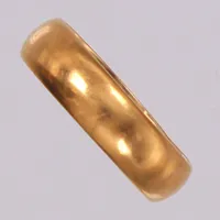 Ring, slät, stl 16½, bredd 4,5mm, gravyr, 18K Vikt: 3,8 g