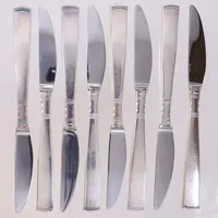 8 Bordsknivar, modell: Rosenholm, 20cm, Guldsmedsaktiebolaget GAB, blad i rostfritt stål, repor, silver 830/1000 Vikt: 516,8 g