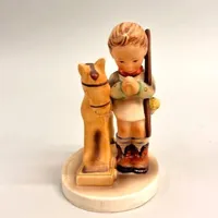 Figurin, pojke med leksakshäst, MJ Hummel, Goebel, porslin, höjd: ca 11,5cm, märkt i botten, litet nagg vid bottenplatta
