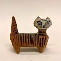 Figurin, Katt ur serien Lilla Zoo, Lisa Larson för Gustavsberg, längd 11,5cm,   etikettmärkt, tre nagg på benen, delvis glaserat stengods