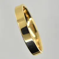 Ring, stl 21½, bredd 4 mm, 18K. Vikt: 5,5 g