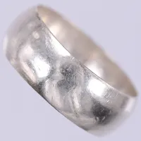 Ring, stl: 18, bredd: ca 7mm, 925/1000, silver Vikt: 4,4 g
