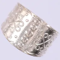 Ring, stl: ca 17¾, bredd: ca 6-14mm, 925/1000, silver  Vikt: 4,7 g