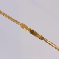 Armband med bricka, 13cm, bredd 3-5mm, något skeva länkar, 21K  Vikt: 5,2 g