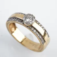 Ring m diamanter 0,50ct enligt gravyr, stl 18½(58), bredd 6mm, 18k, gravyr Vikt: 6,3 g