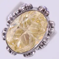 Ring med gul och vita stenar, KumKum, stl ca 17, bredd ca 6,5-22,8mm, silver 925/1000 Vikt: 16,6 g