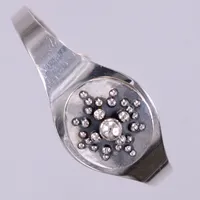 Armring Stelt öppningsbart, E.Granit & Co., Finland, inre bredd ca 6cm, bredd ca 3,4-25,7mm, silver 916/1000 Vikt: 19,1 g
