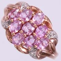 Ring med vita och rosa stenar, stl ca 18, bredd ca 2,2-12,7mm, 9K Vikt: 3,9 g