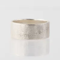 Ring slät, Guldsmedjan HB Sunne, storlek 21 ¾ mm, bredd 9,9 mm, Silver 925/1000. Vikt: 10 g