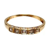 Ring, 18K guld, Diamanter 5 x 0,001ct, svensk kontrollstämpel, Ø19,0 mm, bredd 1,5 - 3 mm, fint skick Vikt: 1,6 g
