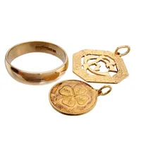 Diverse smycken, 18K guld, monogram, gravyrer Vikt: 11,3 g