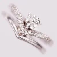 Ring, diamanter ca 0,46ctv varav den stora ca 0,37ct Ca(M)P2, vitguld, stl 17, 14K Vikt: 5,2 g