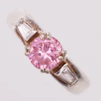 Ring, rosa sten, stl 17¾, 925/1000 silver Vikt: 3,6 g