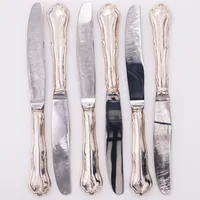 6 Bordsknivar, modell finsk Chippendale, 21,5cm, stålblad, finska stämplar år 1996, gravyr fram & baksida, 813/1000 silver Vikt: 307,4 g