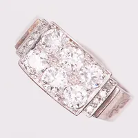 Ring med äldre briljantslipade diamanter, 4x ca 0,20ct, 2x ca 0,25ct, 8x ca 0,01ct, kvalitet ca TW/VS-SI, E.A. Thomasson, Stockholm 1947, stl: 17, bredd ca 4-9mm, 18K Vikt: 7 g