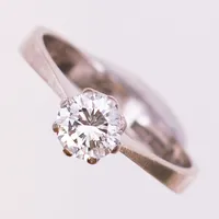 Ring med diamant ca 1x0,50ct, TW-W(H)/VS, slitna fattningar, stl: 15¾, Kaplans Safir AB 1987, 18K Vikt: 2,4 g