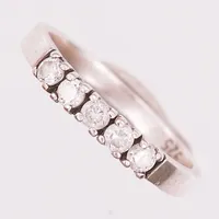 Ring med vita stenar, Chanti, stl: 16, bredd ca 2-3mm, 925/1000 silver Vikt: 1,6 g