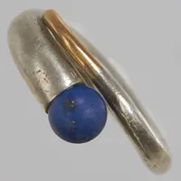 Silverring, Ø16¼, lapis lazuli sliten, gulddetalj ca 0,5g 18K, 925/1000 