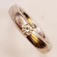 Ring med diamant 0,15ct enligt gravyr, Ø16¼, bredd: 4,1mm, gravyr, SCH, vitguld, 18K 7,1g.