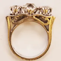 Ring, 3x gammalslipade diamanter (1x ca 1,00ct, 1x ca 0,50ct, 1x ca 0,25ct), samtliga kvalitet Piqué samt något gulaktig ton, Ø16¼, bredd:4-8mm, A9=1951, Andersson & Hallberg Guldsmeder, vitguld 18K 9g.