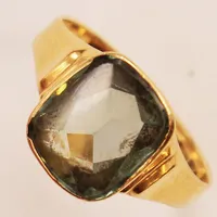 Ring, Ø19, bredd:11mm, grön sten, 18K 3,5g.
