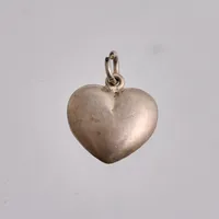Hänge i silver, Hjärta, mått 14,8x19,6mm, 925/1000, vikt 1,44g.