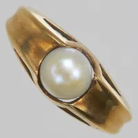 Ring, Ø17, bredd: 2-7,5mm, odlad pärla Ø6mm, 14K Vikt: 2,9 g