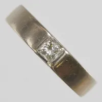 Ring, Georg Jensen med prinsesslipad diamant 1 x ca. 0,25ct, Ø16¾, bredd: 4,2mm, gravyr, vitguld, 18K Vikt: 5,6 g