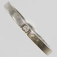 Ring med diamant 1 x ca. 0,03ct, Ø19½, bredd: 2-2,4mm, GHA, vitguld, 18K Vikt: 3,2 g