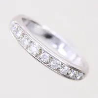 Ring, allians, briljantslipade diamanter 9xca0,025ct, Ø15¾, bredd:3-3,3mm, vitguld, 18K. Vikt: 4 g