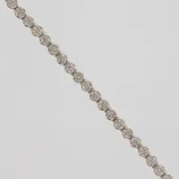 Armband med diamanter ca 378 x ca. 0,0025ct, 8/8-slipade, varav ca 10 möjligen syntetiska, 18cm, bredd: 3mm, GHA, vitguld, 18K Vikt: 9 g