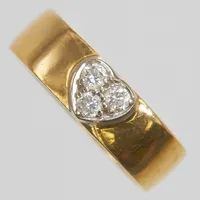 Ring med diamanter 3 x ca 0,05ct, GHA, Ø16, 18K Vikt: 3,9 g