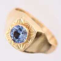 Ring, ljusblå sten, Ø16¼, bredd:3,5-9,5mm, 18K. Vikt: 2,7 g