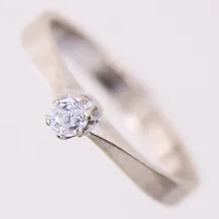 Ring med gammalslipad diamant 1 x 0,12ct enligt gravyr, Ø17, bredd:2-3,5mm, vitguld, 18K. Vikt: 2,9 g