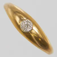 Ring, med diamant 1 x .ca 0,01ct, Ø17, bredd: 1,5-5mm, 18K Vikt: 1,2 g