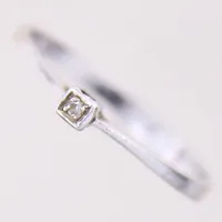 Ring med en diamant 1xca0,01ct, stl 18½, bredd: 2,1mm, silver 835/1000 Vikt: 1,1 g