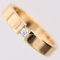 Ring med en diamant 1xca0,03ct, stl 16½, bredd: 4mm, 18K  Vikt: 5,1 g