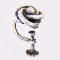 Silverörhänge, ett udda, skruvclips, 830/1000. Vikt: 3,2 g