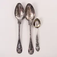 Skedar, 3st, 9-14cm, slitage, silver 830/1000 Vikt: 33,8 g